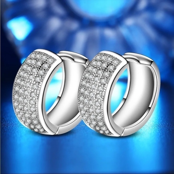 ⭐️NEW 925 Sterling Silver Micro Pave Huggie Hoop Earrings - Picture 4 of 6